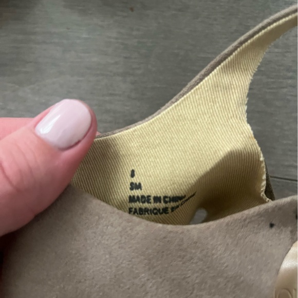 Like new Expression sandals - Picture 2 of 4